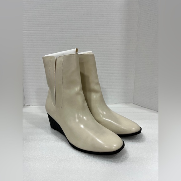 Journee Collection Shoes - Journee Collection Womens Kylo Wedge Heel Booties. Size: 7.5 Color: Bone